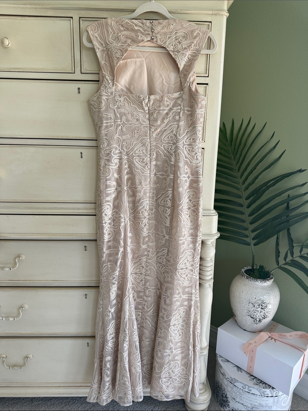 Katherine Kelly Elegant Sleeveless Embroidered Evening Dress in Blush size 10 - Picture 3 of 7